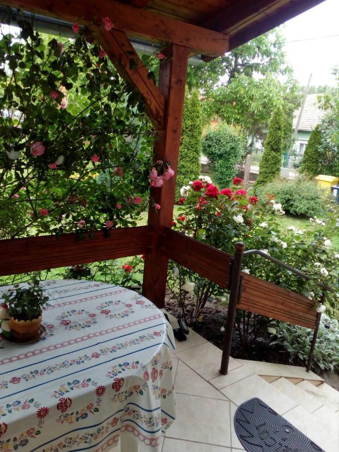 فيلا Uj Elet Weekend House Balatonkeresztúr المظهر الخارجي الصورة