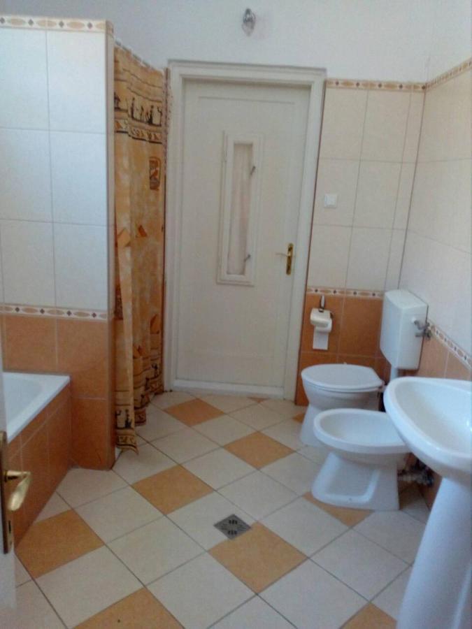 فيلا Uj Elet Weekend House Balatonkeresztúr المظهر الخارجي الصورة
